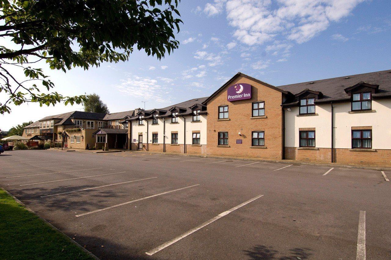 Premier Inn Cardiff West Экстерьер фото