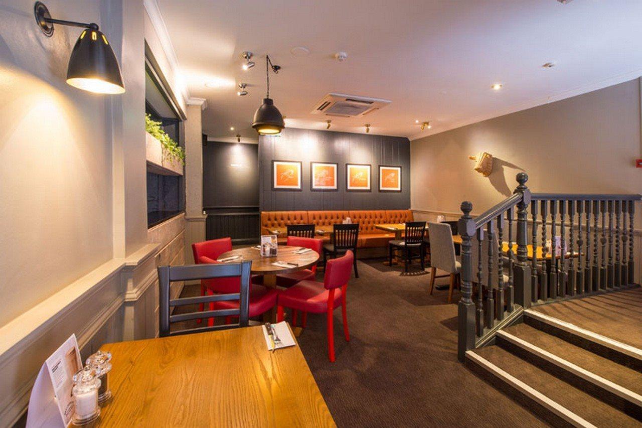 Premier Inn Cardiff West Экстерьер фото